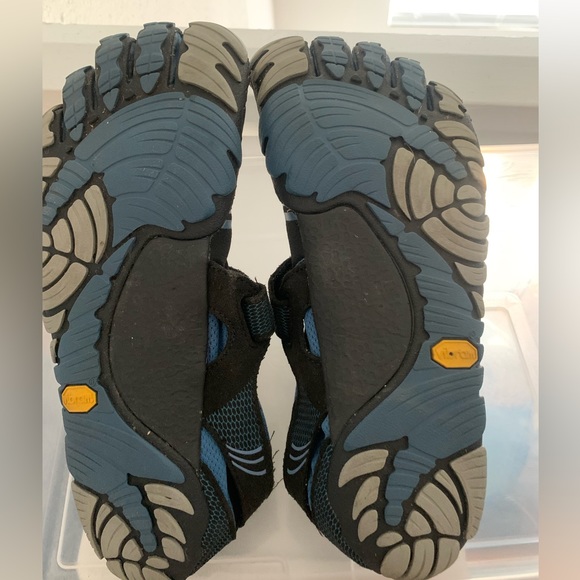 Vibram five fingers athletic shoes - Picture 6 of 6